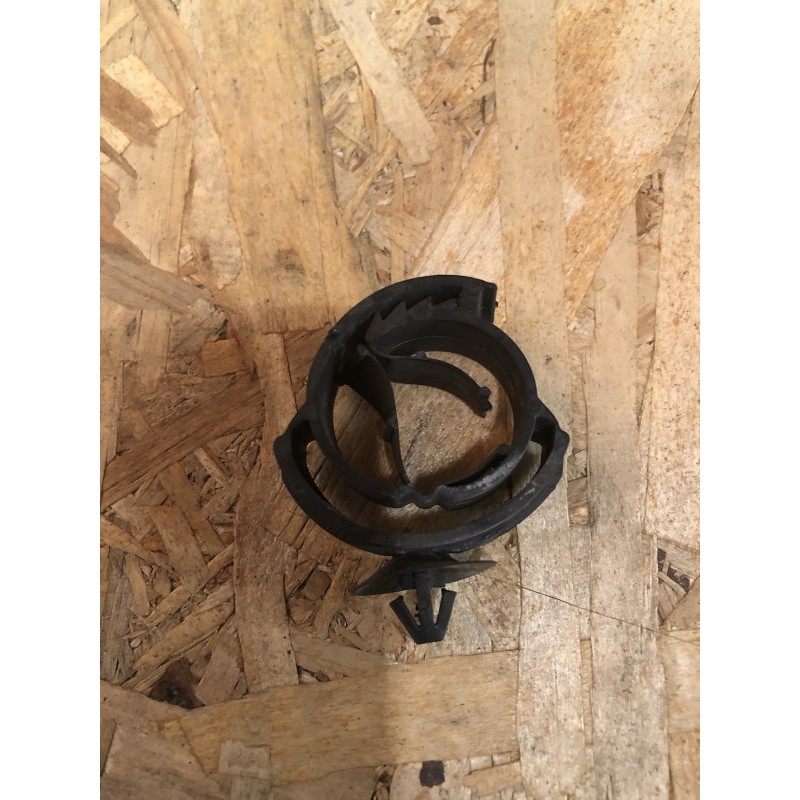 6992H3 AGRAFE DE FAISCEAUX ÉLECTRIQUE  205 GTI