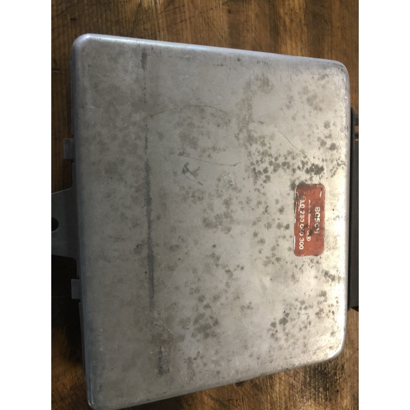 02600000300  CALCULATEUR BOSCH