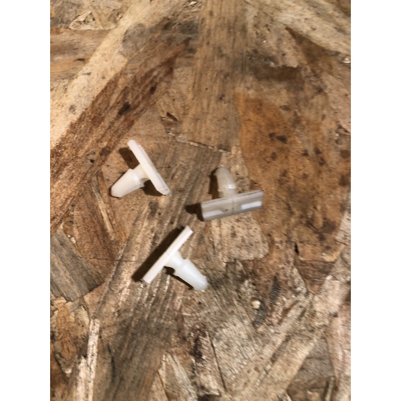 743707-agrafe-d-enjoliveur-de-par-choc