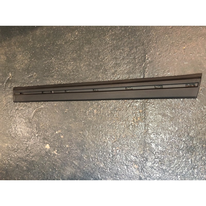 http://www.sos205gti.fr/baguette-porte-de-porte-gauche-noir