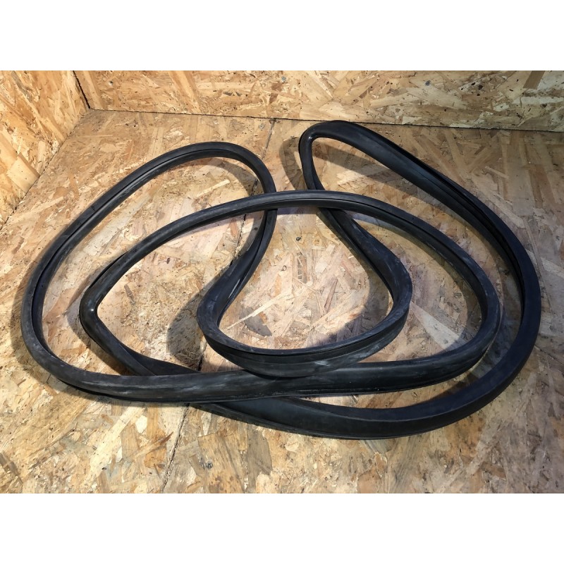 Joint de par -brise 205 gti neuf-sos 205 gti