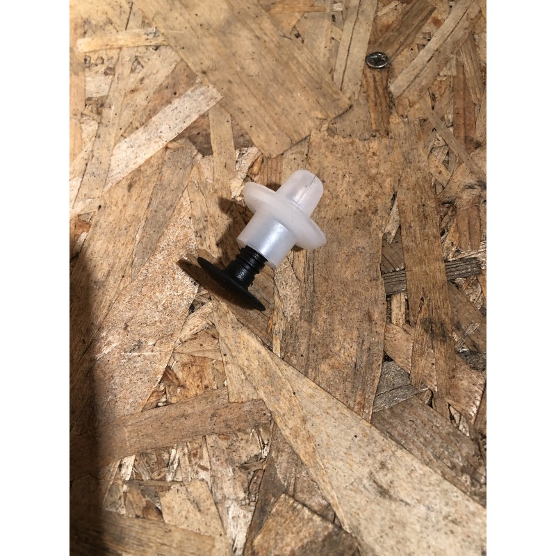 751310 BOUTON MAINTIEN DE TAPIS
