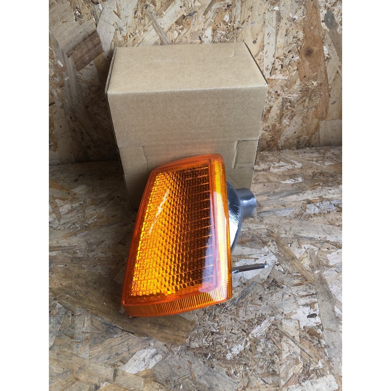 Clignotant gauche 205 phase 1 jaune/ sos 205 gti