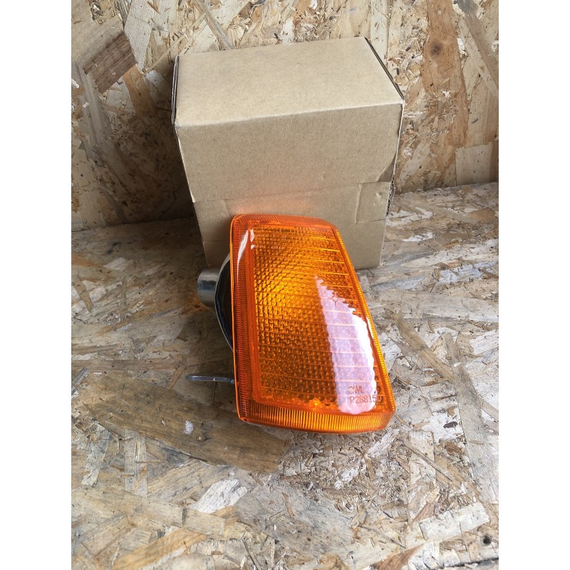 Clignotant droit 205 phase 1 jaune/ sos 205 gti