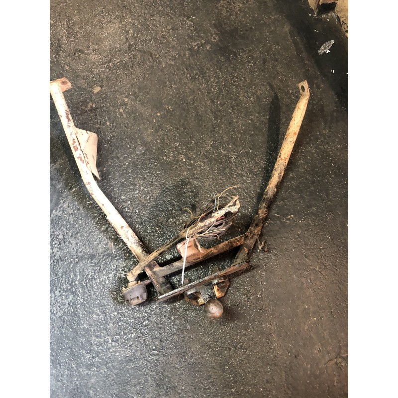 Crochet d attelage blanc ou crochet de remorque 205 -sos 205 gti