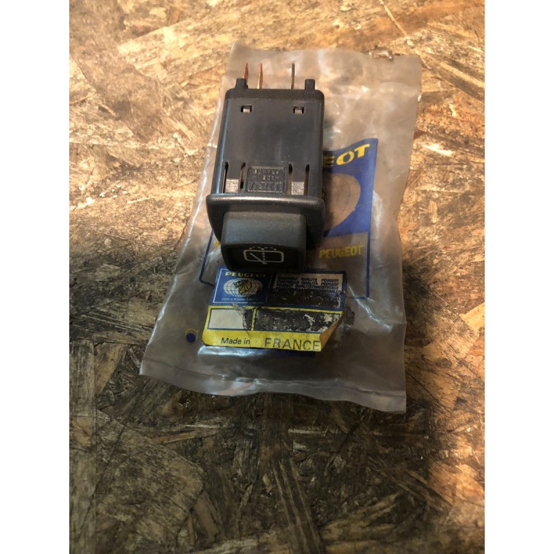 951008 RELAIS ESSUIE GLACE ARRIERE PHASE 1