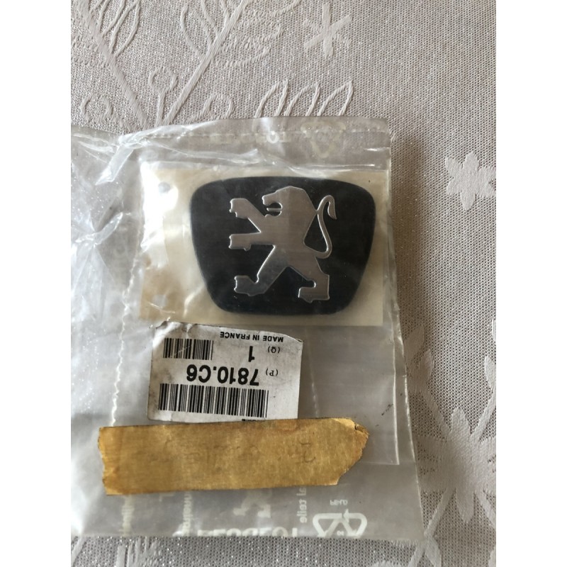 7810C6 EMBLEME DE VOLET ARRIERE