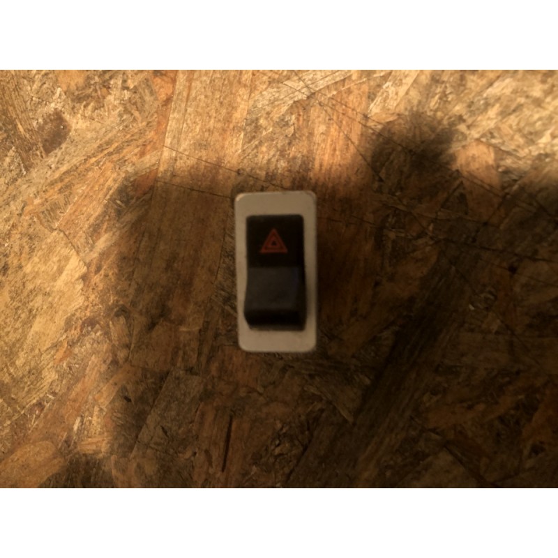 951010 BOUTON  FEU DE DETRESSE